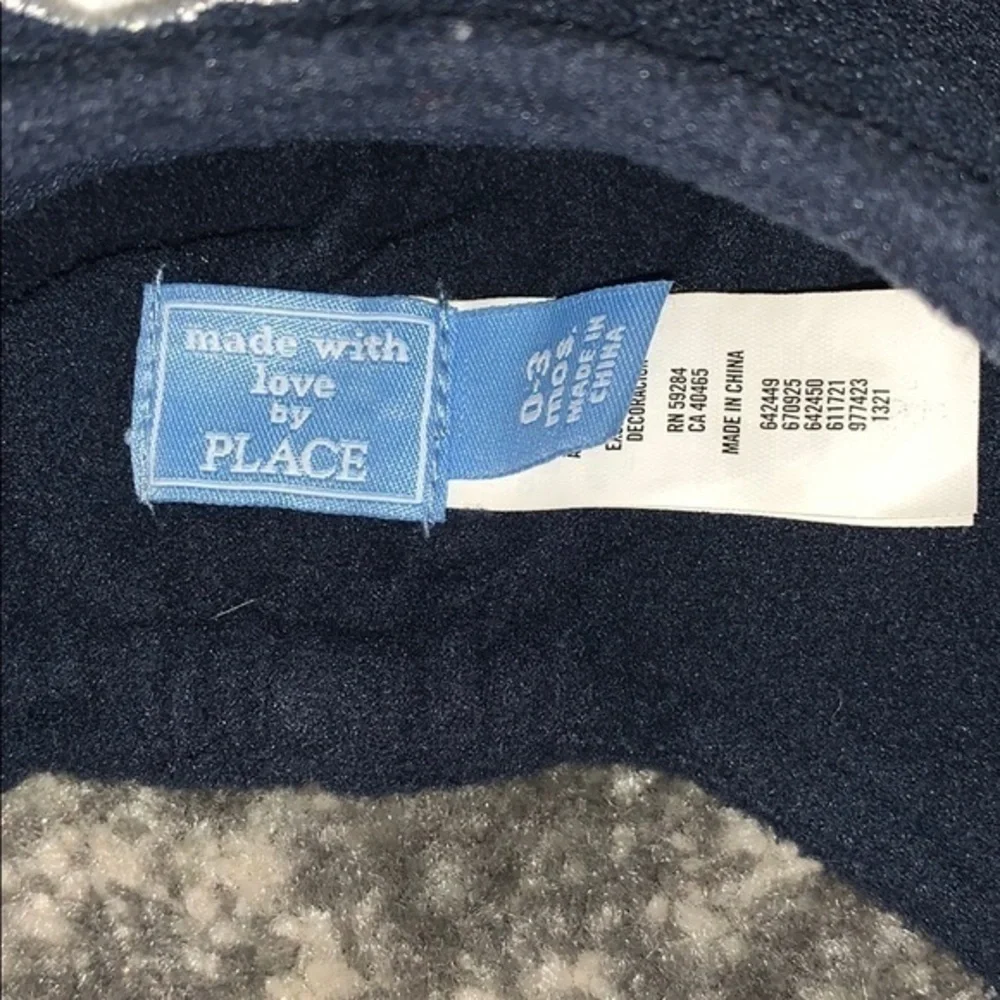 Children’s place hat size 0-3 months